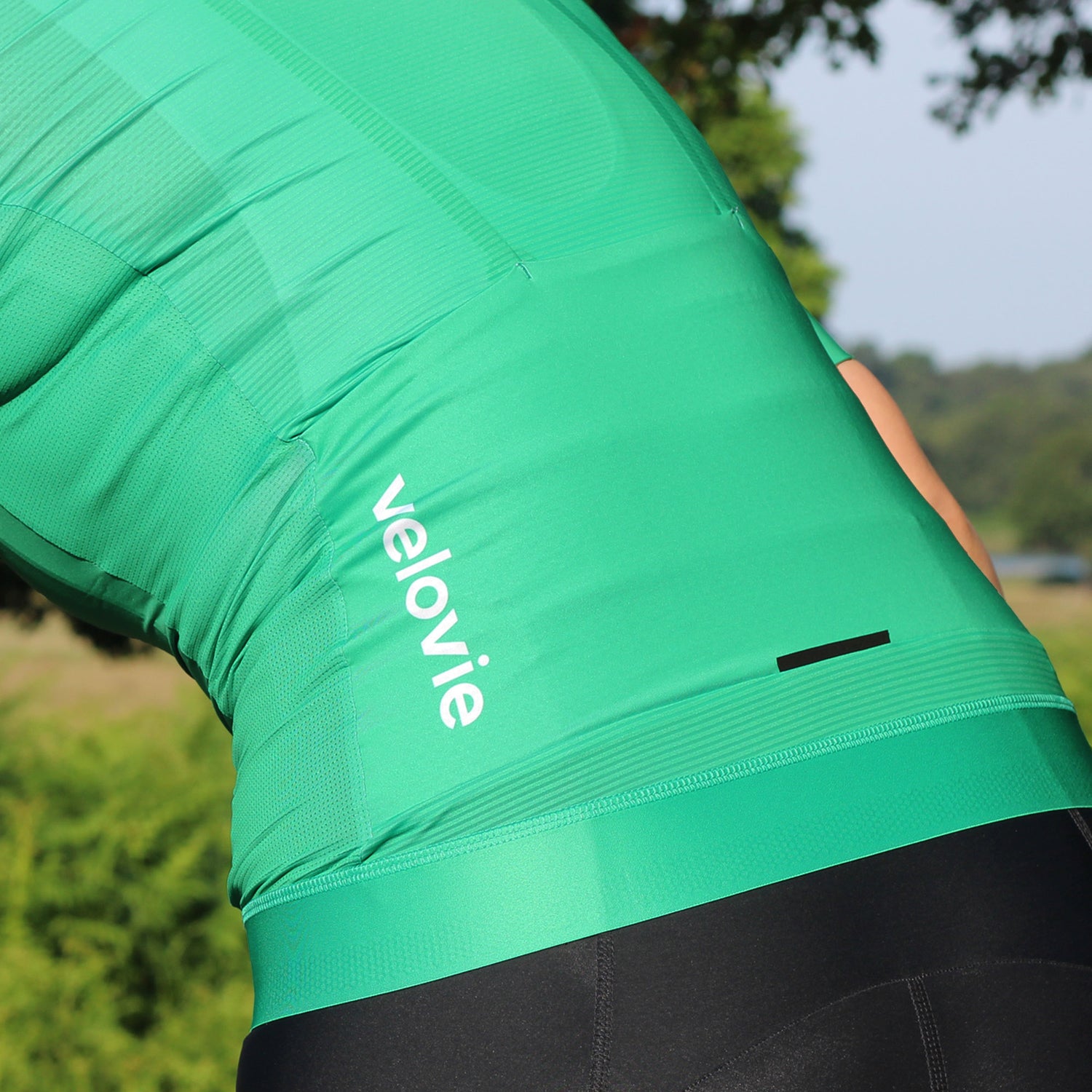 Velovie Element Cycling jersey in Spring Green focusing on the upgraded and extra strong elastic waistband