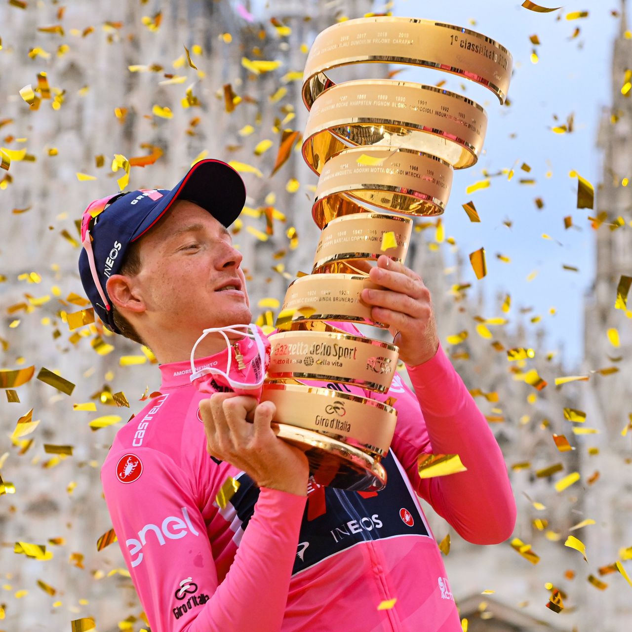 Pink Jersey lifts the Giro Trophy