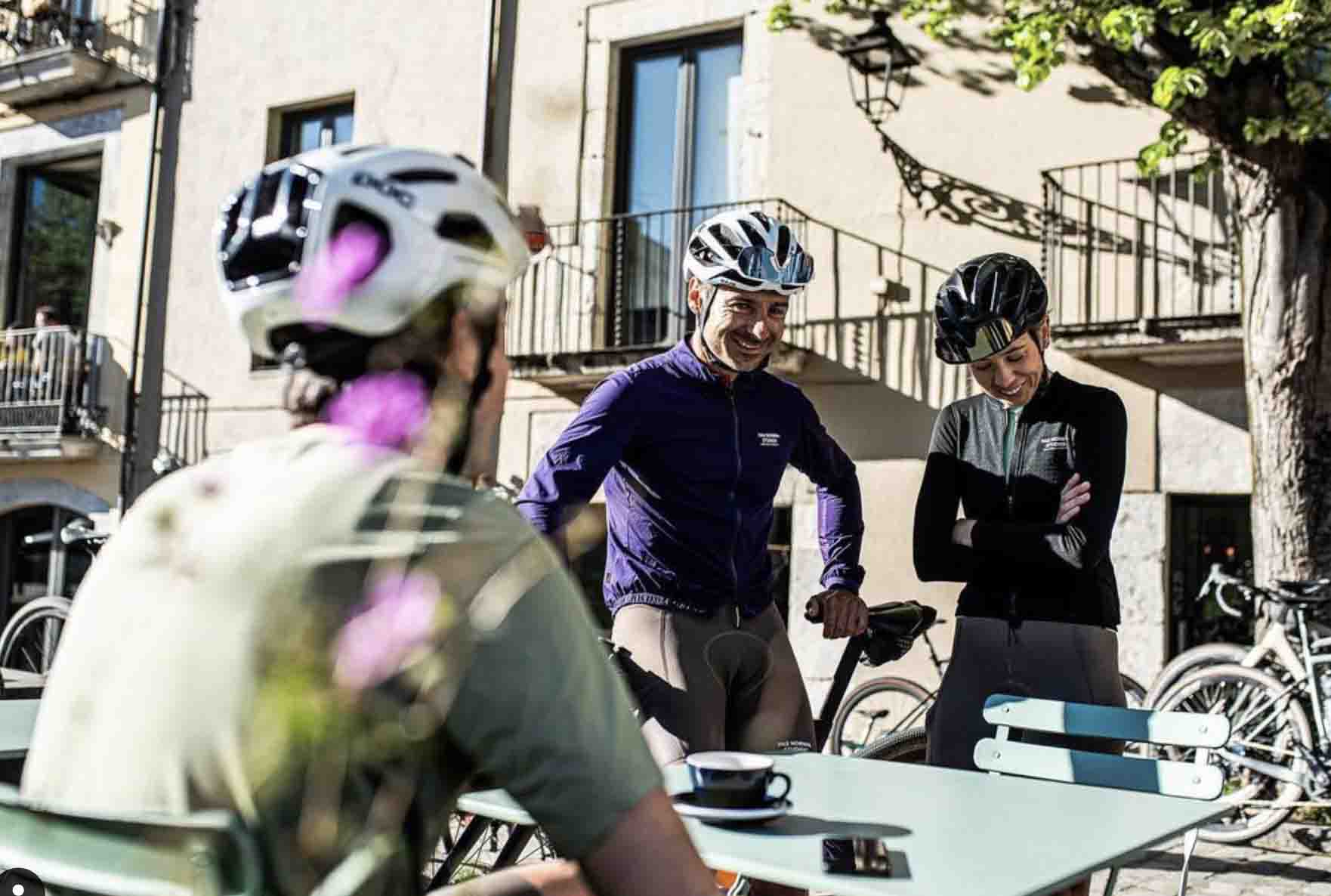 La Comuna Cafe, Girona - cycling group meeting outside