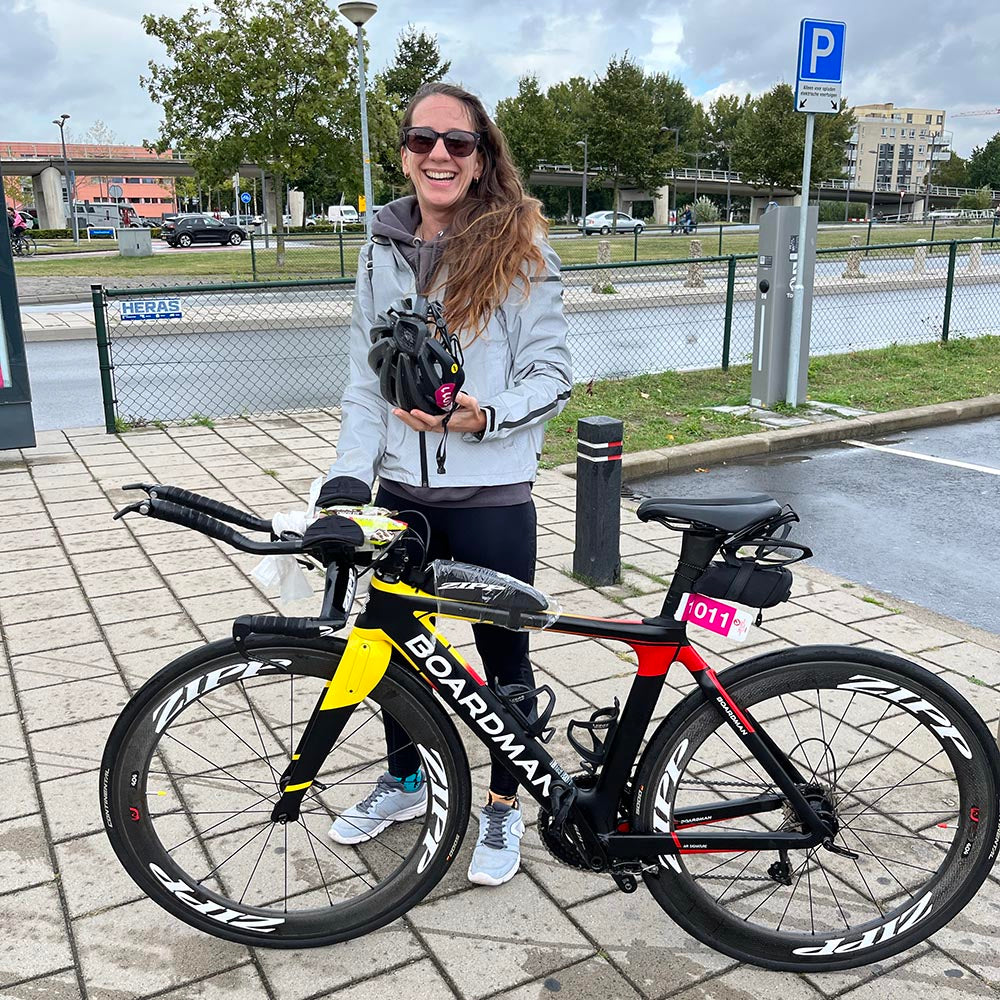 Elsa Cochard, founder of Velovie getting ready to race