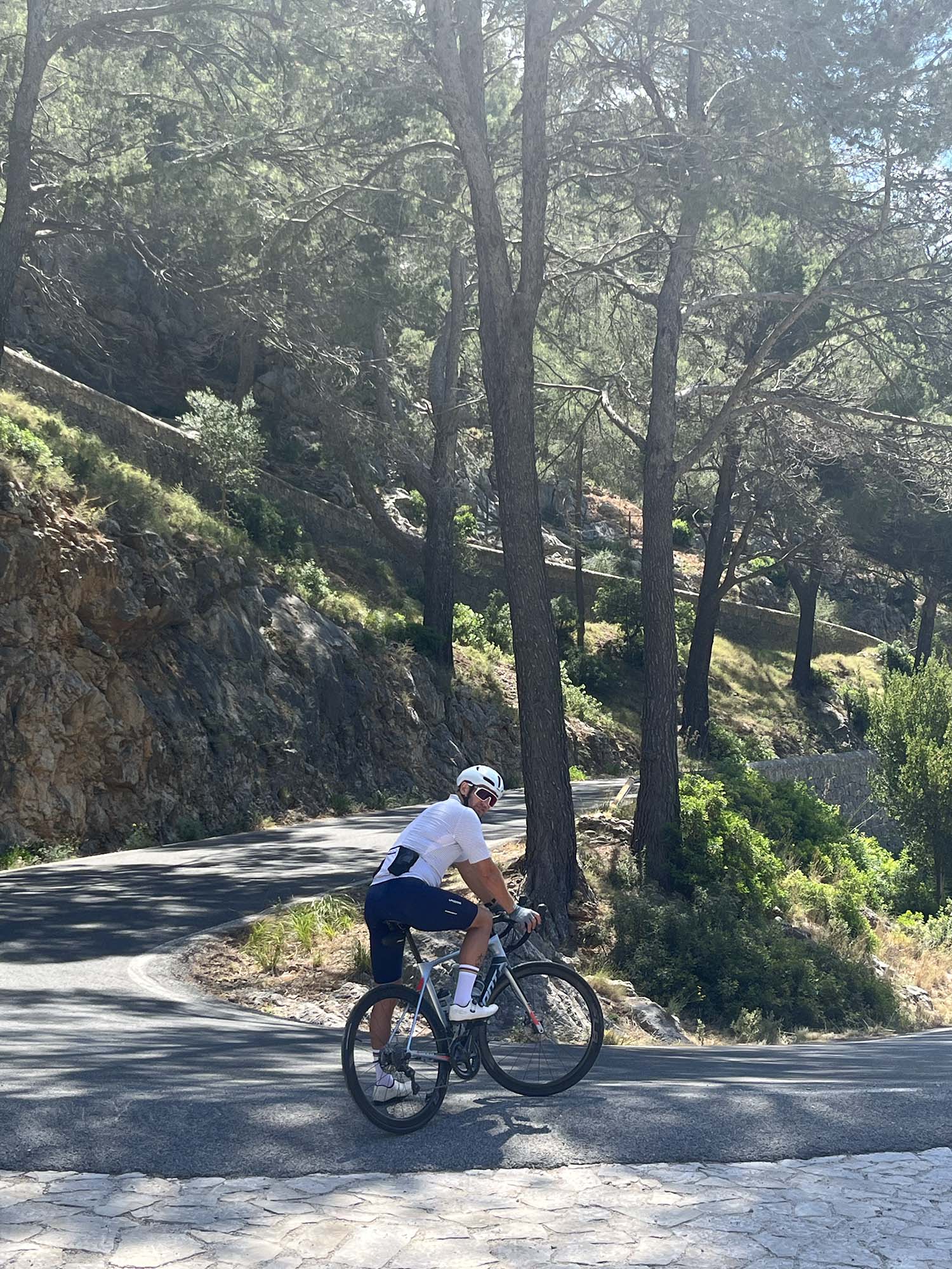 The best phot spot is at the bottom of the hairpins when descending Sa Batalla